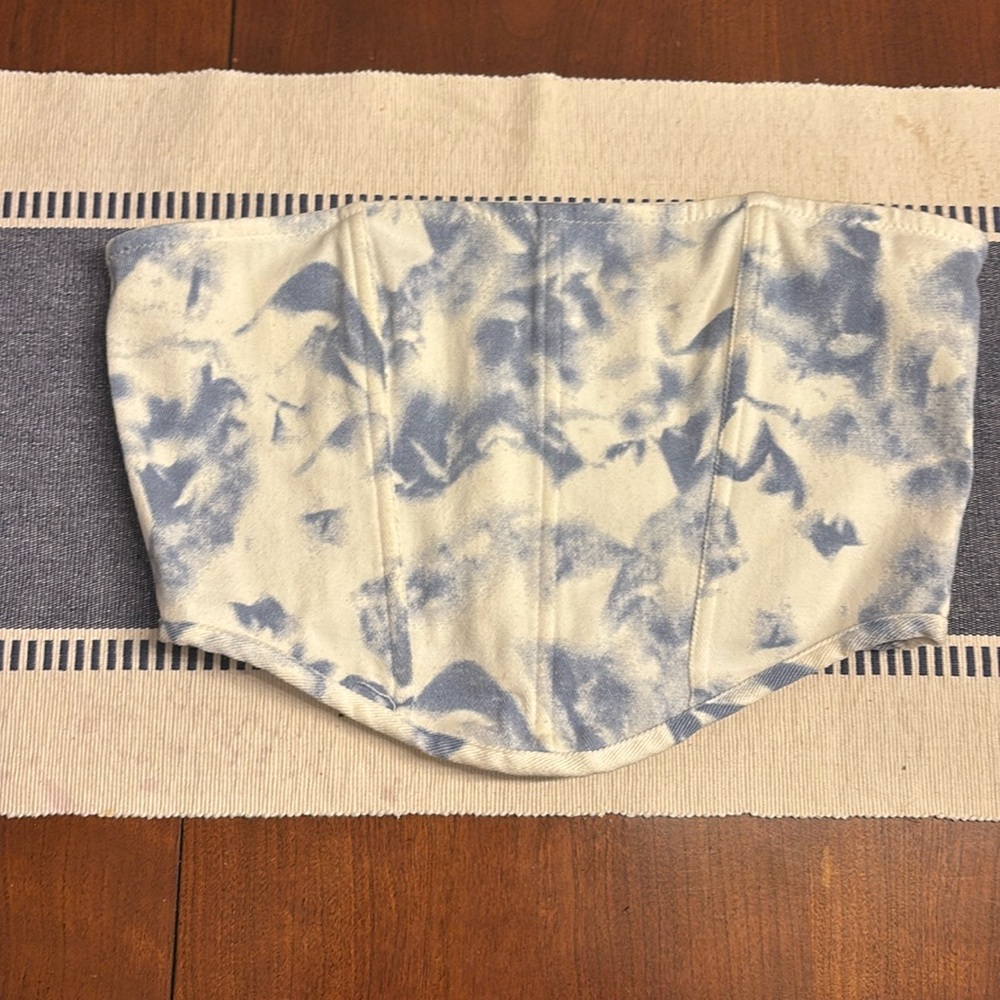 washed denim bandeau top 
hook and eye closure
cloud pattern
size M